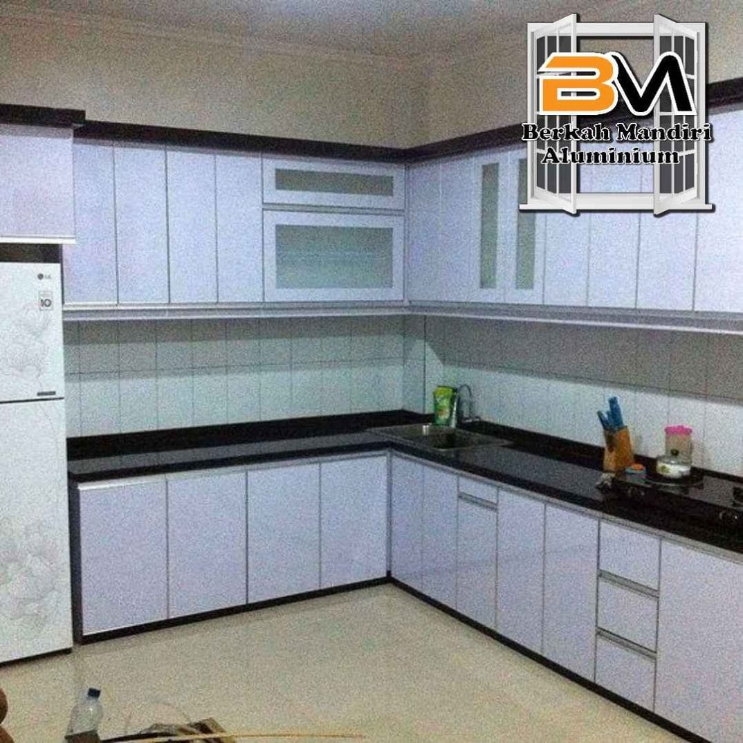 Jasa pembuatan kitchen set aluminium custom di Bekasi