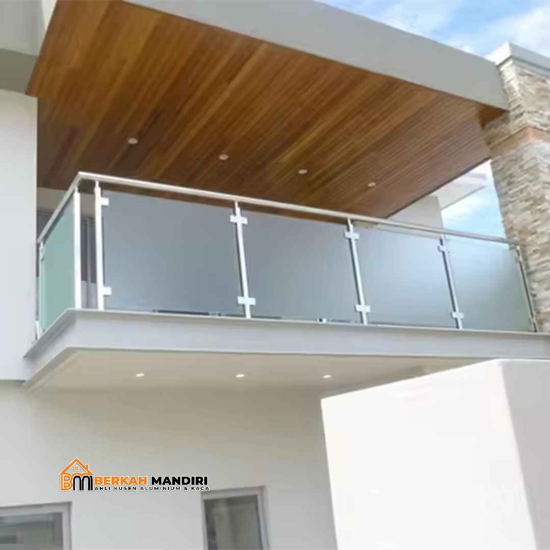 Jasa Pagar Balkon Kaca Minimalis BEKASI – Dijamin Kuat,Elegan!